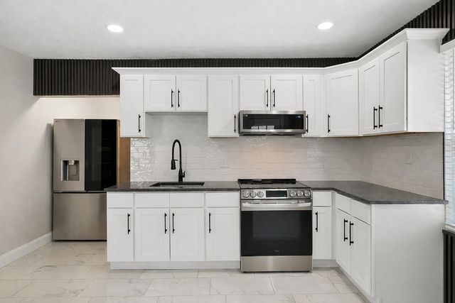 25 Dawes St., Springfield, MA 01109