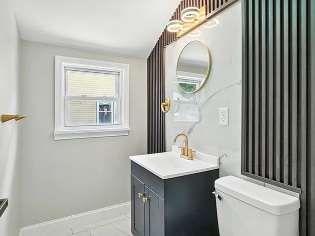 25 Dawes St., Springfield, MA 01109