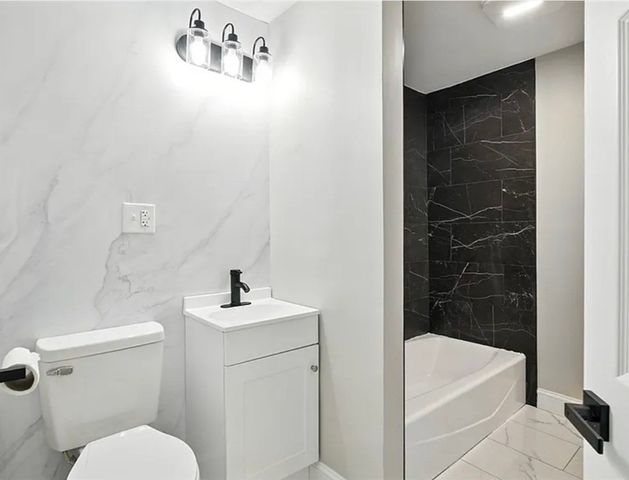 25 Dawes St., Springfield, MA 01109