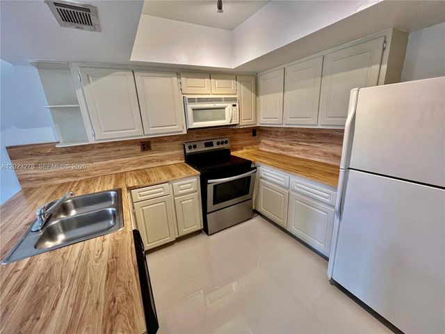 10893 NW 7th St 23-27, Miami, FL 33172