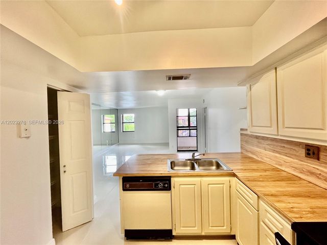10893 NW 7th St 23-27, Miami, FL 33172