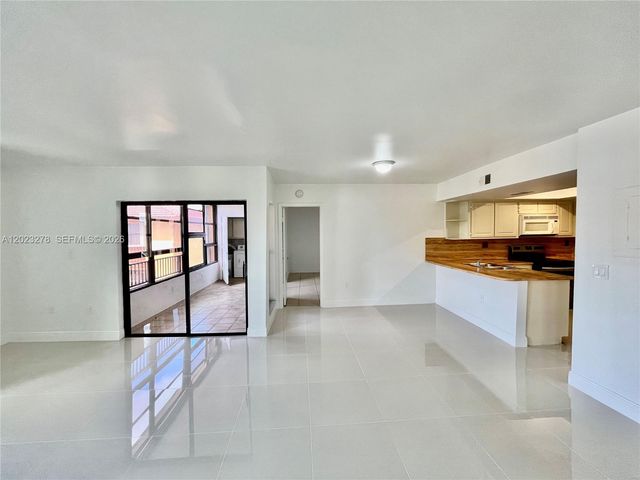 10893 NW 7th St 23-27, Miami, FL 33172