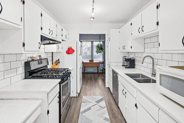 25 Birnamwood Drive, Burnsville, MN 55337