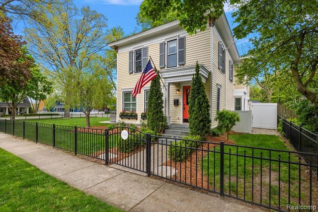 7 Buffalo Street, Clarkston, MI 48346