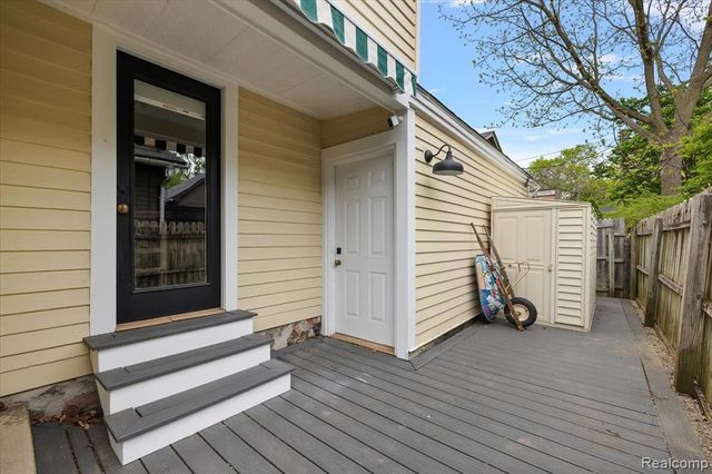 7 Buffalo Street, Clarkston, MI 48346
