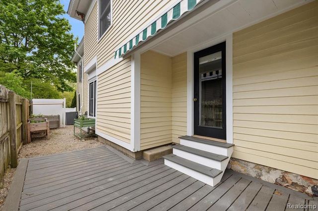 7 Buffalo Street, Clarkston, MI 48346