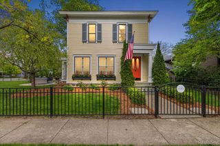 7 Buffalo Street, Clarkston, MI 48346