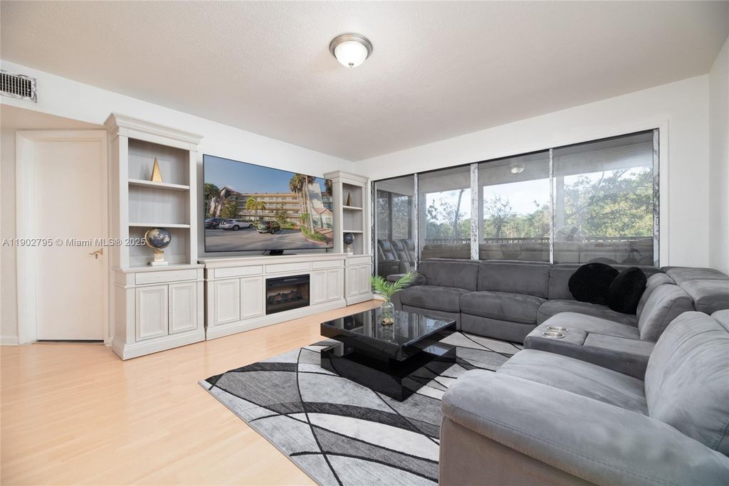 1720 Hammock Blvd 209, Coconut Creek, FL 33063
