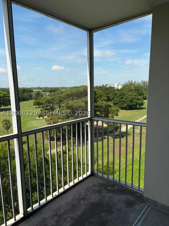 3050 N Palm Aire Dr 707, Pompano Beach, FL 33069