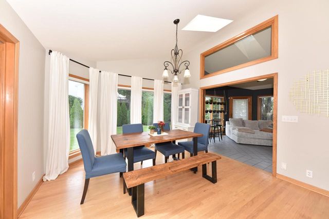 1275 Ridge ROAD, Waukesha, WI 53186