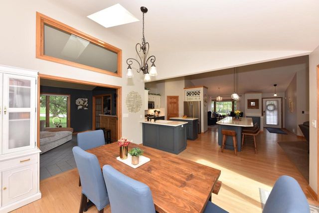 1275 Ridge ROAD, Waukesha, WI 53186