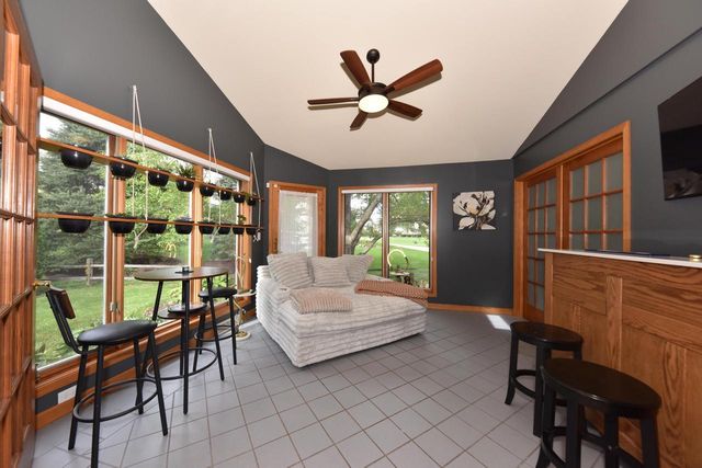 1275 Ridge ROAD, Waukesha, WI 53186