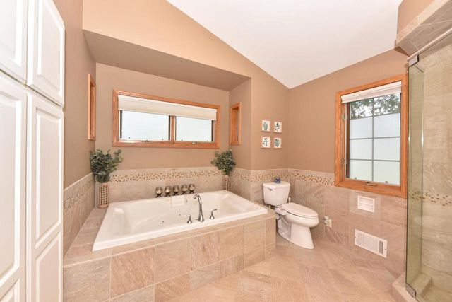 1275 Ridge ROAD, Waukesha, WI 53186