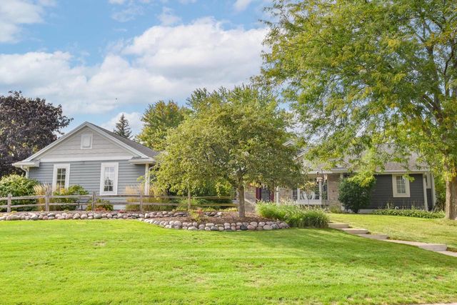 1275 Ridge ROAD, Waukesha, WI 53186