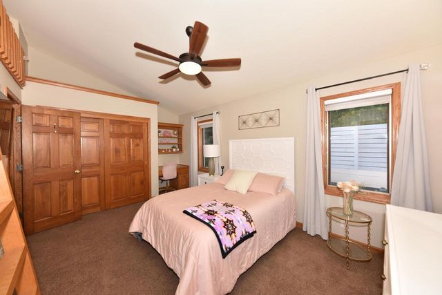 1275 Ridge ROAD, Waukesha, WI 53186