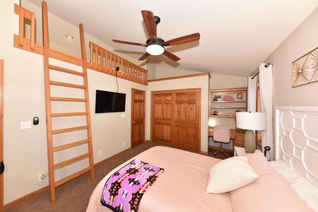 1275 Ridge ROAD, Waukesha, WI 53186