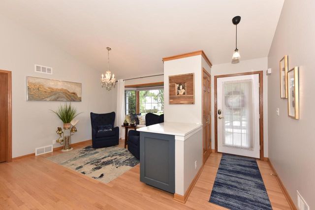 1275 Ridge ROAD, Waukesha, WI 53186