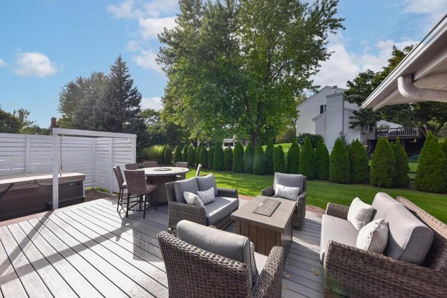1275 Ridge ROAD, Waukesha, WI 53186