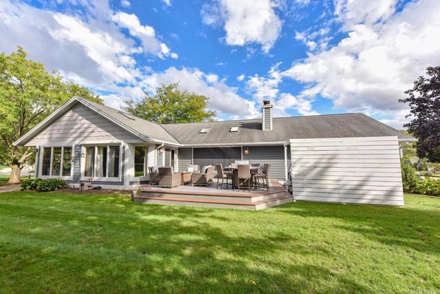 1275 Ridge ROAD, Waukesha, WI 53186