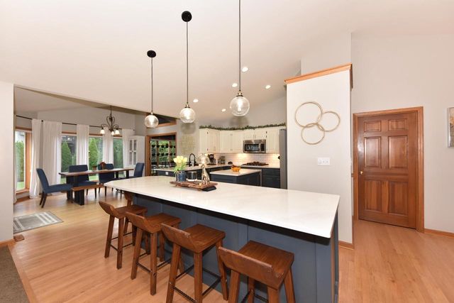 1275 Ridge ROAD, Waukesha, WI 53186