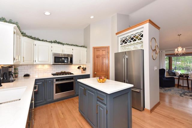 1275 Ridge ROAD, Waukesha, WI 53186