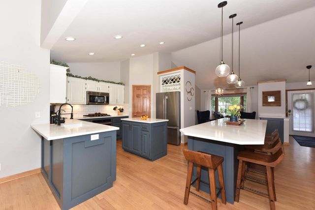 1275 Ridge ROAD, Waukesha, WI 53186