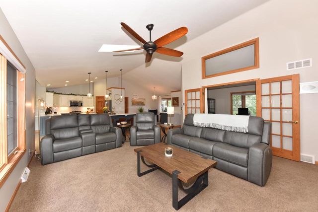 1275 Ridge ROAD, Waukesha, WI 53186