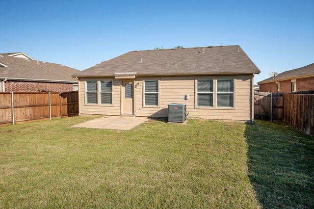8924 King Ranch Drive, Cross Roads, TX 76227