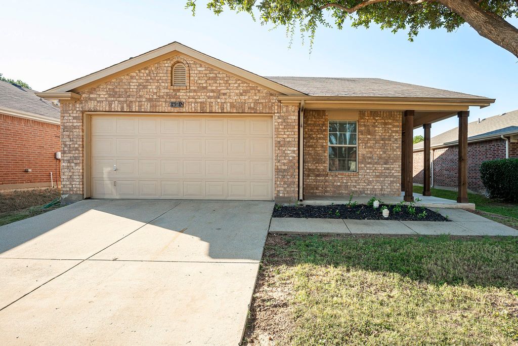 8924 King Ranch Drive, Cross Roads, TX 76227