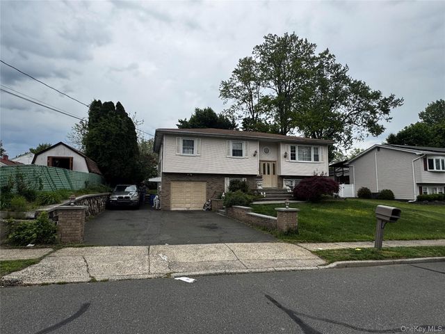 75 Picariello Drive, Haverstraw, NY 10927