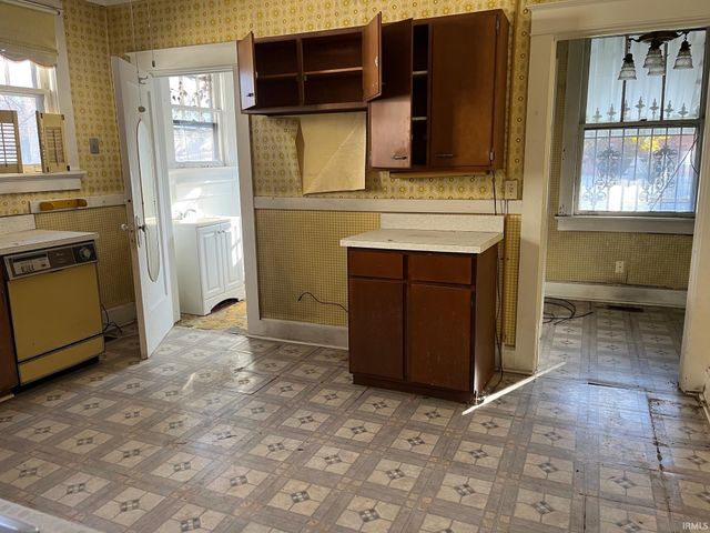 831 E Gum Street, Evansville, IN 47713