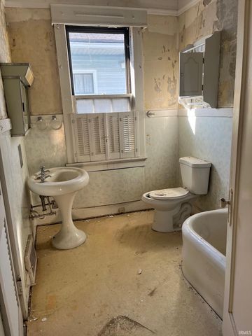 831 E Gum Street, Evansville, IN 47713