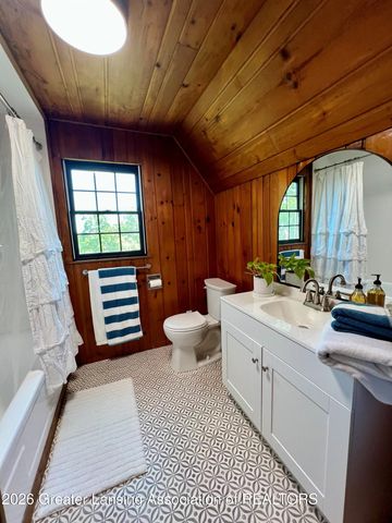 363 University Drive, East Lansing, MI 48823