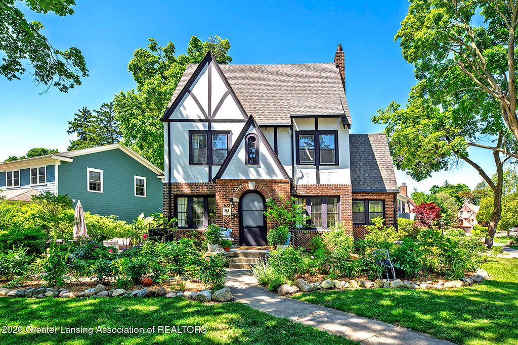 363 University Drive, East Lansing, MI 48823
