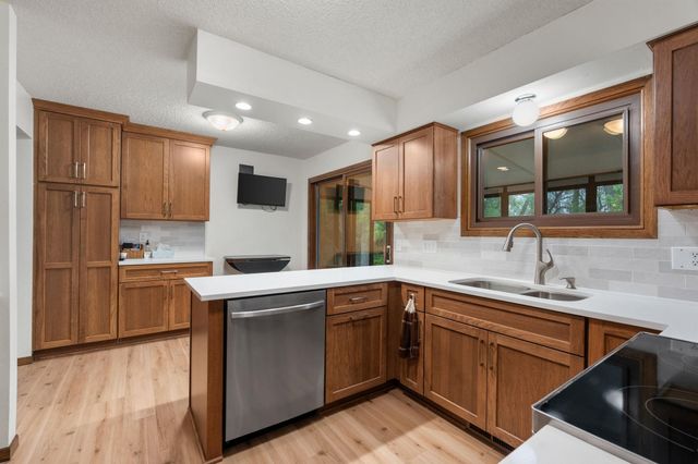 4382 Metcalf Drive, Eagan, MN 55122