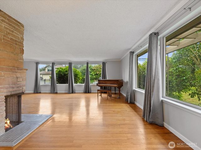 23206 84th Avenue W, Edmonds, WA 98026