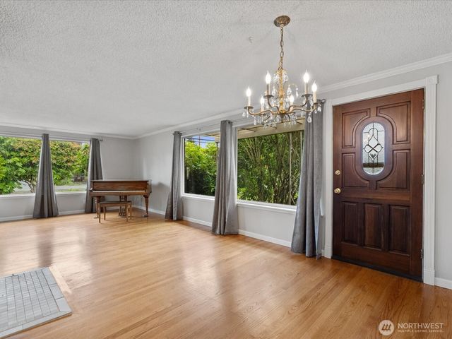 23206 84th Avenue W, Edmonds, WA 98026