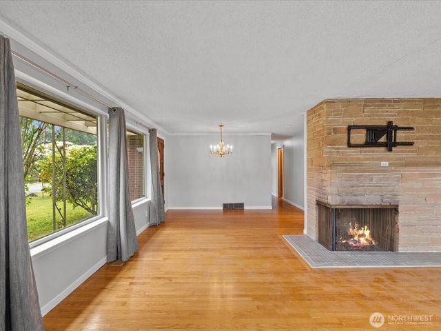 23206 84th Avenue W, Edmonds, WA 98026