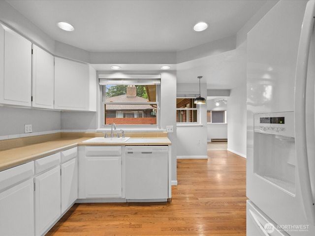 23206 84th Avenue W, Edmonds, WA 98026