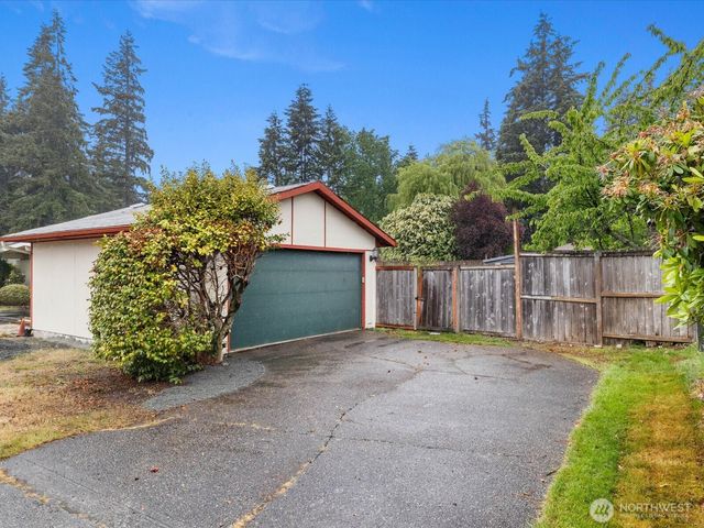 23206 84th Avenue W, Edmonds, WA 98026