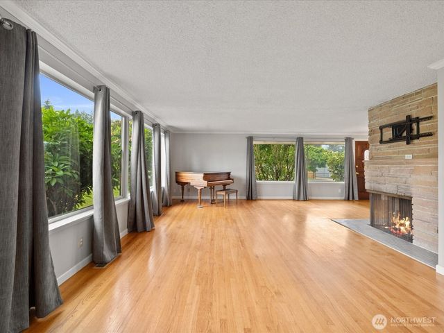 23206 84th Avenue W, Edmonds, WA 98026