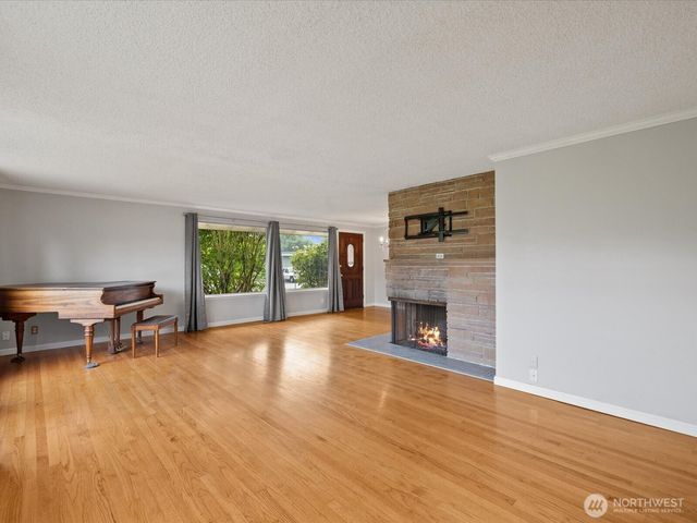 23206 84th Avenue W, Edmonds, WA 98026