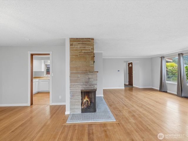 23206 84th Avenue W, Edmonds, WA 98026
