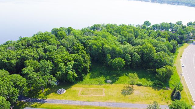 798 S Shore Drive, Detroit Lakes, MN 56501