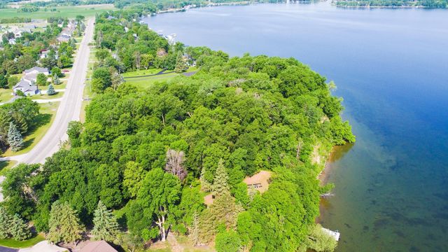 798 S Shore Drive, Detroit Lakes, MN 56501