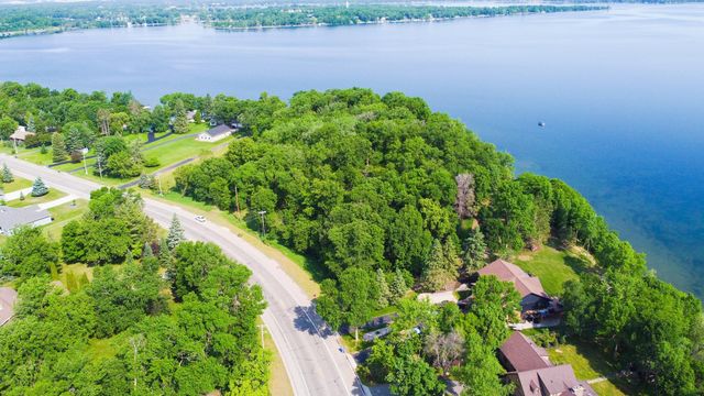 798 S Shore Drive, Detroit Lakes, MN 56501