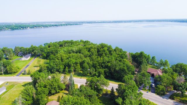 798 S Shore Drive, Detroit Lakes, MN 56501