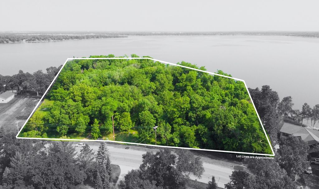 798 S Shore Drive, Detroit Lakes, MN 56501