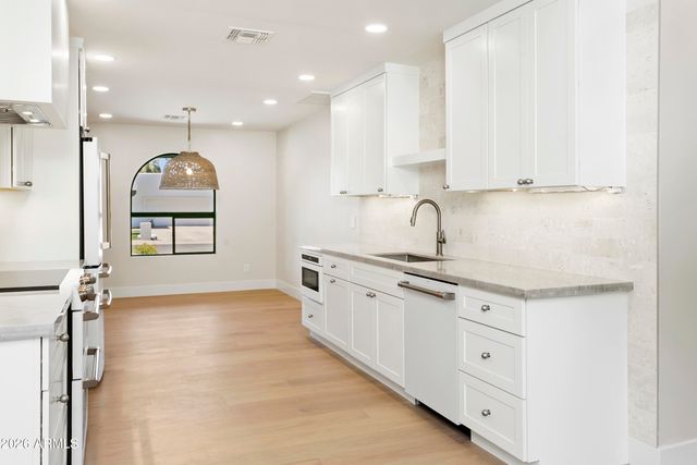 5602 E VOLTAIRE Avenue, Scottsdale, AZ 85254