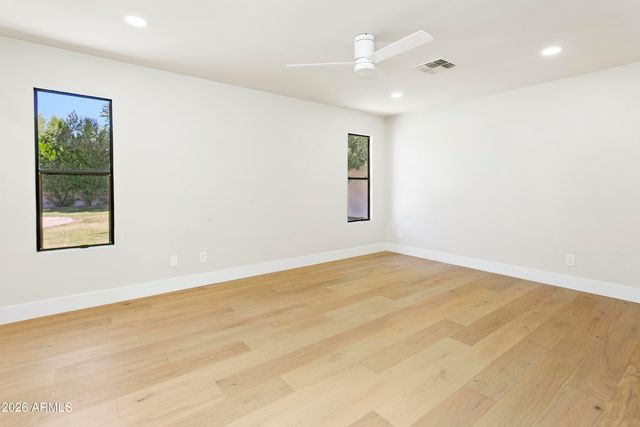 5602 E VOLTAIRE Avenue, Scottsdale, AZ 85254